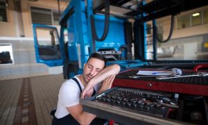 Подъемники для грузовых автомобилей: Как выбрать оптимальный вариант